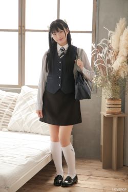 物恋传媒 No.2519 橙子 – 高跟鞋、油亮薄白丝、护士服(160P)