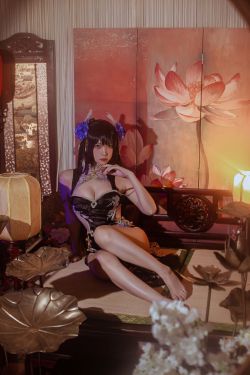 丝恋摄影 No.010 泡芙 – 红色毛衣 小白裙 厚白丝袜 白色板鞋(228P)