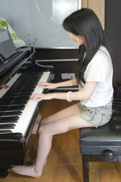 黒木ひかり – 神的美少女 スピサン グラビアフォトブック(41P)