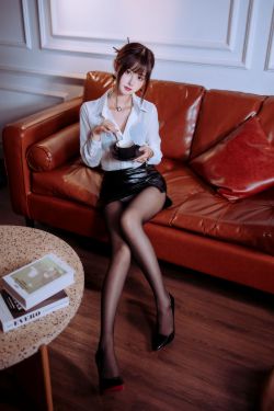 甜予摄影 No.176 珞珞 – 板鞋、薄肉丝(134P)