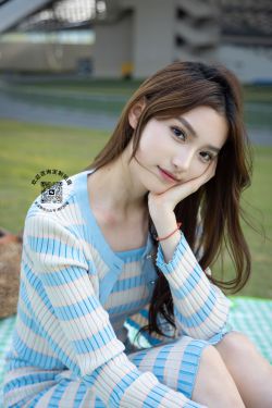 物恋传媒 No.2358 闪闪 – 舞蹈服、舞蹈鞋、白棉袜、厚白丝、厚灰丝、薄肉丝(150P)