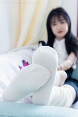 白龙猫女 – 极光乳白丝袜(29P)