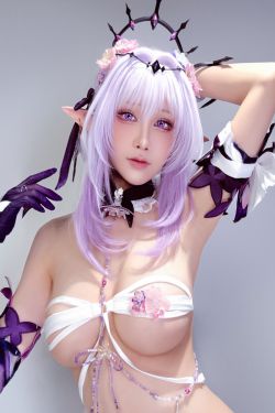 白龙猫女 – 极光乳白丝袜(29P)
