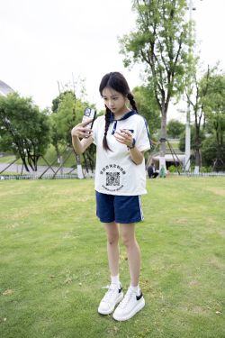 物恋传媒 No.2323 泡泡 – 汉服、平底鞋、过膝丝袜(153P)