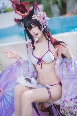 白濱美兎 – 夏、背伸び(70P)