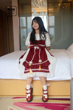 朝日ななみ – 22歳の純真ビキニ(64P)