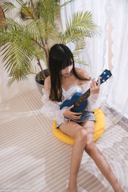 朝日ななみ – 22歳の純真ビキニ(64P)