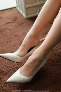 白金Saki写真 – 五更琉璃 兔女郎(13P)