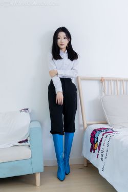 白金Saki写真 – 五更琉璃 兔女郎(13P)