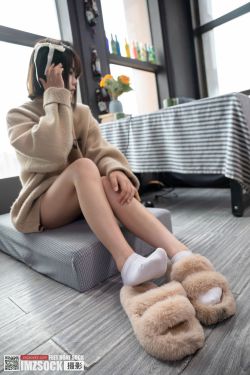 Natsuko夏夏子 – 碎花围裙(55P)