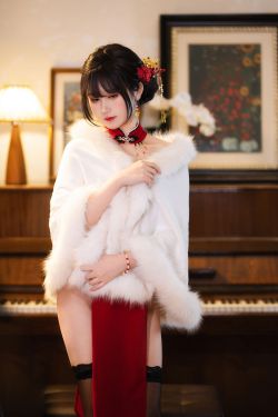 微博妹子三度_69 – 红丝绒旗袍(31P)
