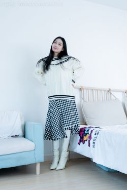 微博妹子三度_69 – 红丝绒旗袍(31P)
