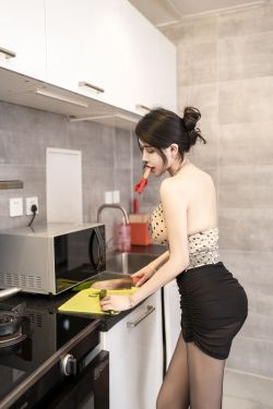 可爱人气Coser 面饼仙儿 – 碧蓝航线 恰巴耶夫睡衣(43P)