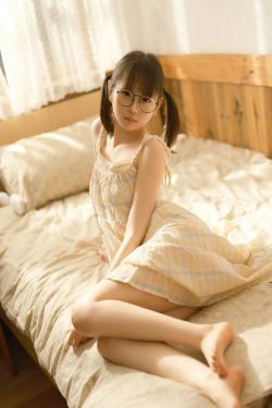 萝莉 神楽板真冬 之伸展少女(75P)