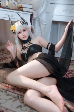 鹿八岁 – 堕落修女(61P)