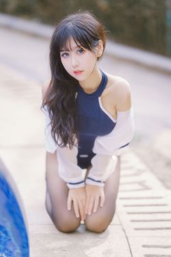 tina_甜仔 – 墨绿睡衣(85P)