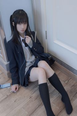 周妍希 – 黑丝钢琴老师(36P)