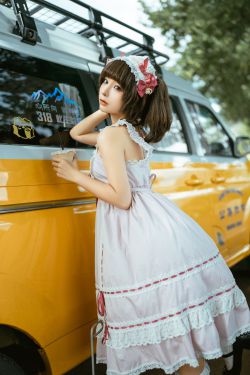 周妍希 – 黑丝钢琴老师(36P)