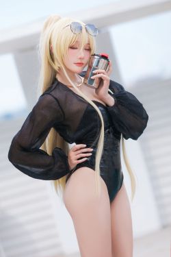 Coser 瓜希酱 福利 – 俾斯麦 泳装(19P)