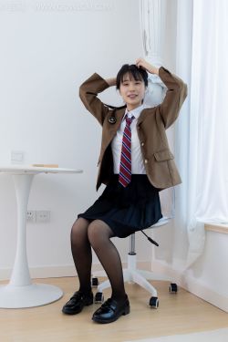 Coser 瓜希酱 福利 – 俾斯麦 泳装(19P)